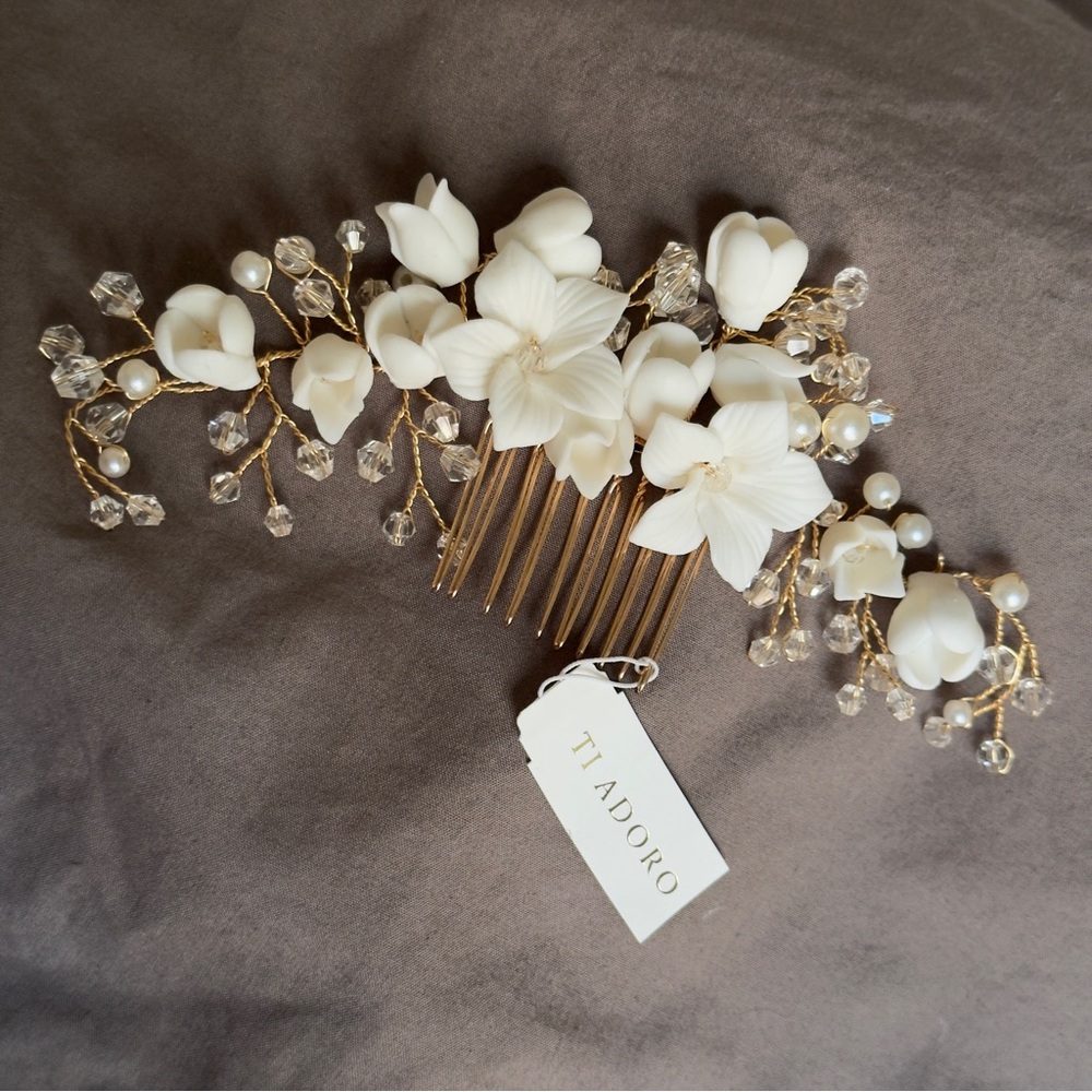 Ti Adoro Bridal ceramic White Floral Hair Comb for weddings